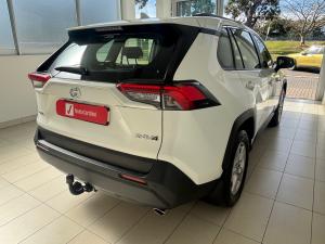 Toyota RAV4 2.0 GX auto - Image 2