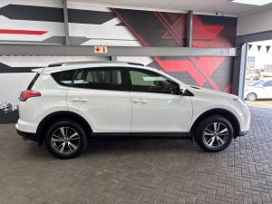 Toyota RAV4 2.0 GX - Image 3