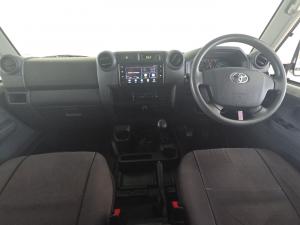Toyota Land Cruiser 79 4.5D-4D V8 double cab LX - Image 6