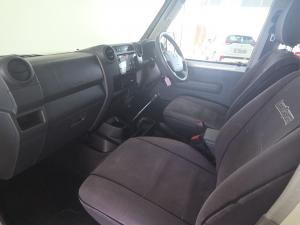 Toyota Land Cruiser 79 4.5D-4D V8 double cab LX - Image 7