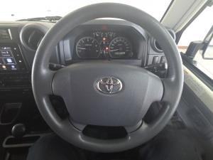 Toyota Land Cruiser 79 4.5D-4D V8 double cab LX - Image 8