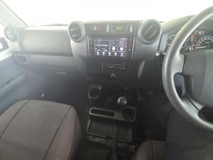 Toyota Land Cruiser 79 4.5D-4D V8 double cab LX - Image 13