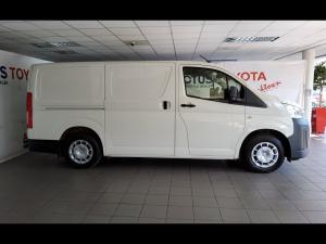 Toyota Quantum 2.8 LWB panel van - Image 3