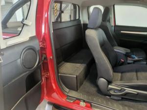 Toyota Hilux 2.4GD-6 Xtra cab Raider manual - Image 8