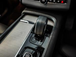 Volvo XC90 B5 AWD Ultra Dark - Image 17