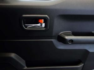 Suzuki Jimny 1.5 GLX AllGrip 3-door manual - Image 15