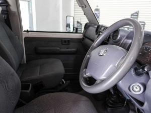 Toyota Land Cruiser 79 4.5D-4D LX V8 single cab - Image 10
