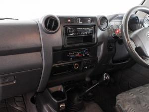 Toyota Land Cruiser 79 4.5D-4D LX V8 single cab - Image 11