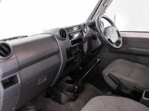 Toyota Land Cruiser 79 4.5D-4D LX V8 single cab - Image 12