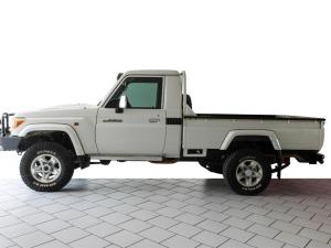 Toyota Land Cruiser 79 4.5D-4D LX V8 single cab - Image 4