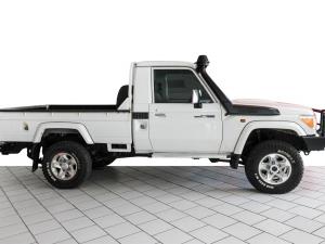 Toyota Land Cruiser 79 4.5D-4D LX V8 single cab - Image 5