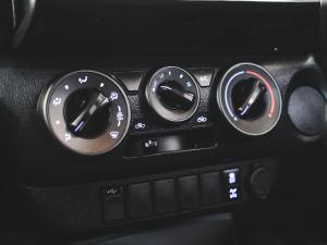 Toyota Hilux 2.4GD-6 Xtra cab Raider manual - Image 13