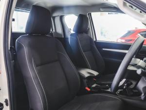 Toyota Hilux 2.4GD-6 Xtra cab Raider manual - Image 17