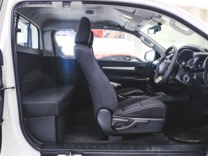 Toyota Hilux 2.4GD-6 Xtra cab Raider manual - Image 19