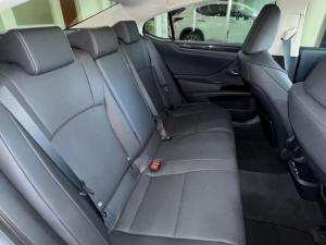 Lexus ES 300h EX - Image 12