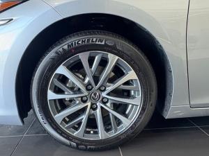 Lexus ES 300h EX - Image 15