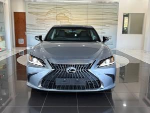 Lexus ES 300h EX - Image 1