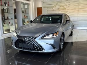 Lexus ES 300h EX - Image 2