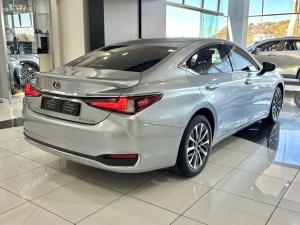 Lexus ES 300h EX - Image 5