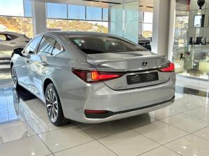Lexus ES 300h EX - Image 7