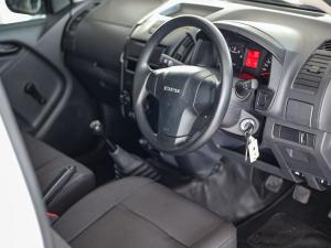 Isuzu D-Max Gen 6 250c single cab Fleetside - Image 15
