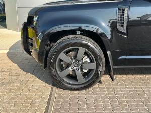 Land Rover Defender 110 D250 X-Dynamic SE - Image 11