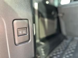 Land Rover Defender 110 D250 X-Dynamic SE - Image 16