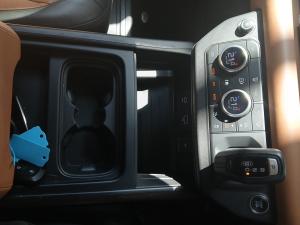 Land Rover Defender 110 D300 X - Image 10