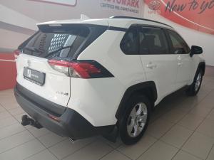 Toyota RAV4 2.0 GX auto - Image 2