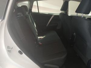 Toyota RAV4 2.2D-4D AWD GX - Image 13