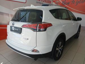 Toyota RAV4 2.2D-4D AWD GX - Image 2