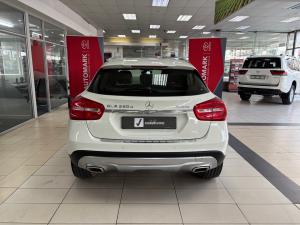 Mercedes-Benz GLA GLA220d 4Matic Style - Image 5