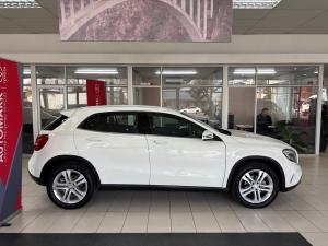 Mercedes-Benz GLA GLA220d 4Matic Style - Image 3