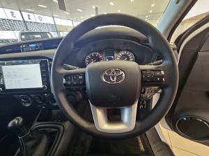 Toyota Hilux 2.4GD-6 single cab Raider manual - Image 8