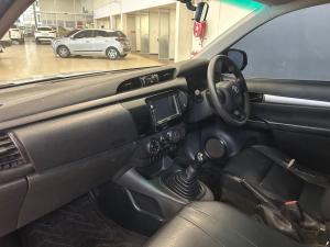 Toyota Hilux 2.0 (aircon) - Image 7