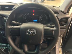 Toyota Hilux 2.0 (aircon) - Image 8