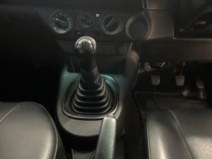 Toyota Hilux 2.0 (aircon) - Image 11