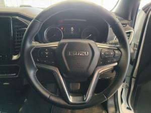 Isuzu D-MAX 3.0 Ddi V-CROSS HR automatic D/C - Image 8