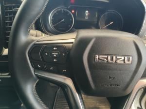 Isuzu D-MAX 3.0 Ddi V-CROSS HR automatic D/C - Image 9