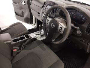 Nissan Navara 2.5dCi double cab LE auto - Image 10