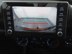 Toyota Hilux 2.4GD-6 double cab 4x4 Raider manual - Image 10