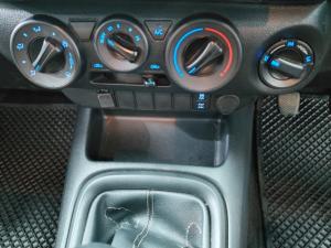 Toyota Hilux 2.4GD-6 double cab 4x4 Raider manual - Image 12