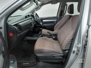 Toyota Hilux 2.4GD-6 double cab 4x4 Raider manual - Image 13
