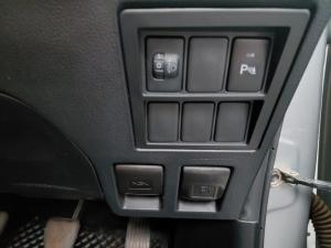 Toyota Hilux 2.4GD-6 double cab 4x4 Raider manual - Image 15