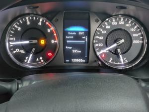 Toyota Hilux 2.4GD-6 double cab 4x4 Raider manual - Image 17