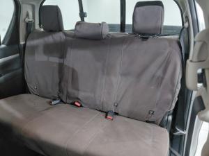 Toyota Hilux 2.4GD-6 double cab 4x4 Raider manual - Image 5