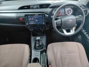 Toyota Hilux 2.4GD-6 double cab 4x4 Raider manual - Image 6