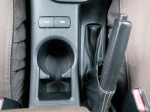 Toyota Hilux 2.4GD-6 double cab 4x4 Raider manual - Image 9