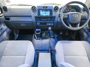 Toyota Land Cruiser 76 2.8GD-6 station wagon LX manual - Image 10