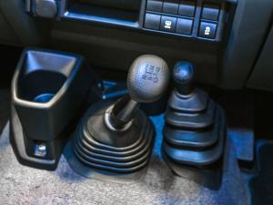 Toyota Land Cruiser 76 2.8GD-6 station wagon LX manual - Image 12